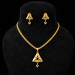 Rajsi Trikon Pendant Set